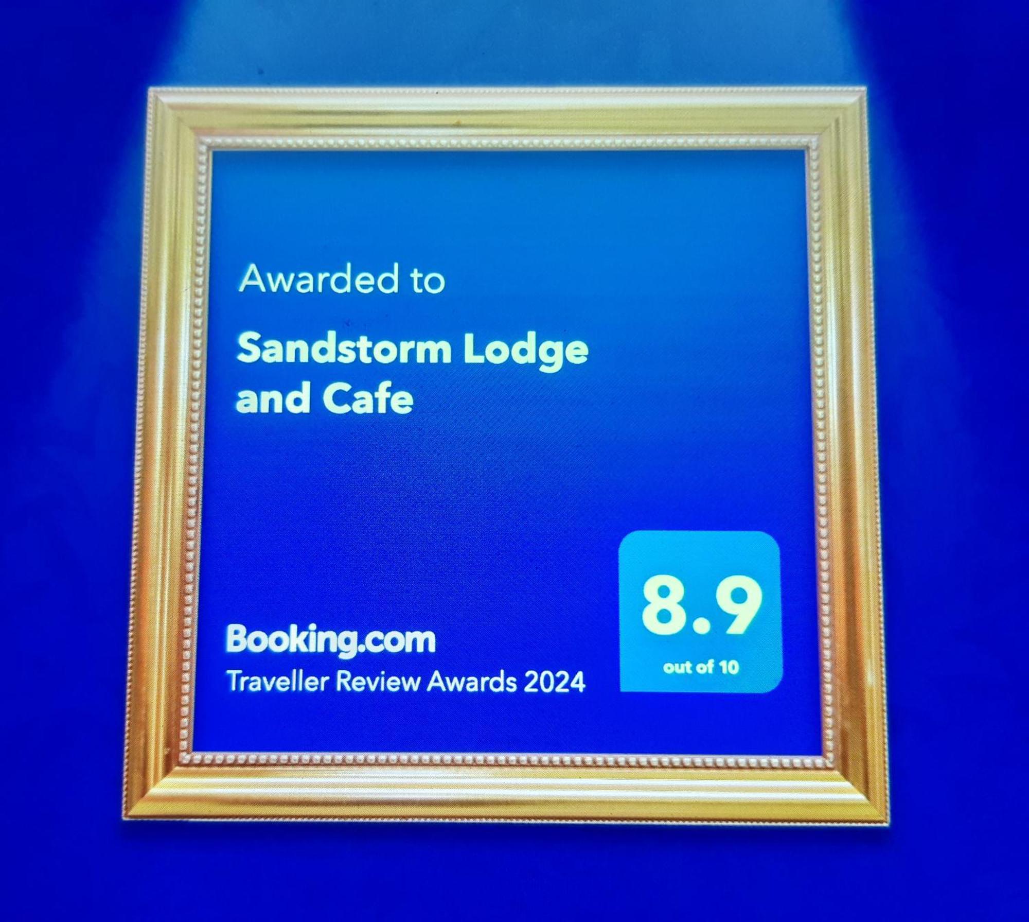 Sandstorm Lodge And Cafe プエルト・ガレラ エクステリア 写真