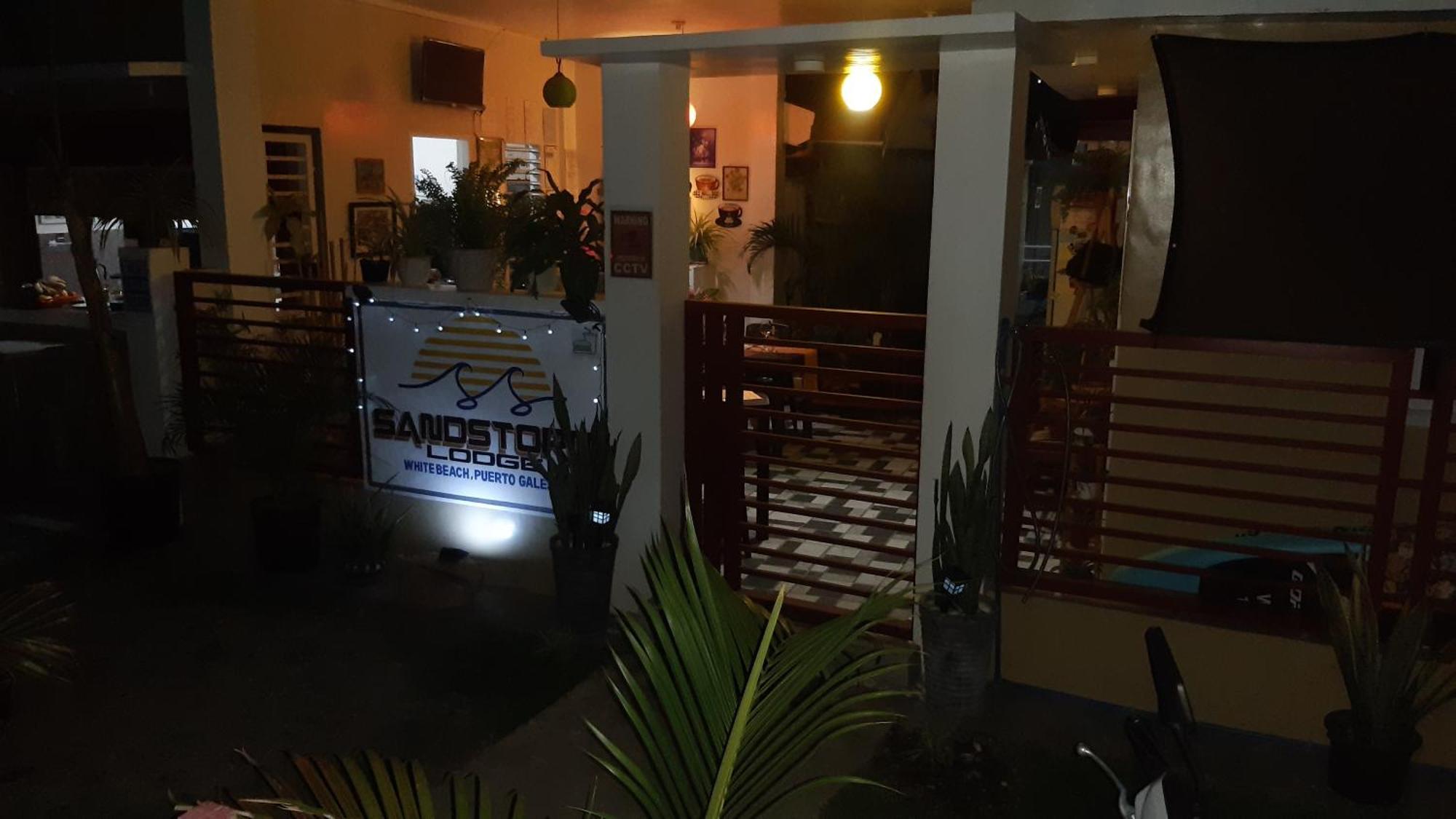 Sandstorm Lodge And Cafe プエルト・ガレラ エクステリア 写真